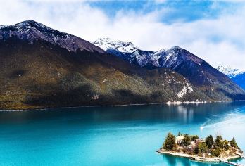 林芝往返[巴松措+新措一日游]【巴松错看湖，扎西半岛礼浴[被誉为水蓝色的星球上的最后一片净土，是藏区的一处圣地]】