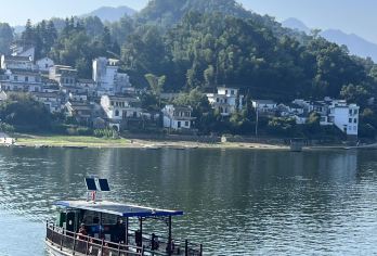 安徽黄山宏村+西递+木坑竹海+南屏景区包车一日游可英文服务【宏村南湖映月沼，西递牌坊溯儒商，竹海摇风隐卧虎，南屏古祠锁时光】