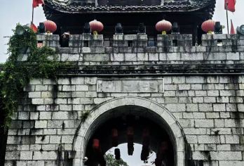 青岩古镇+花溪夜郎谷2-8人小团一日游【精品小团、花溪城区，云岩城区与南明区城区上门接送 小团随心游】