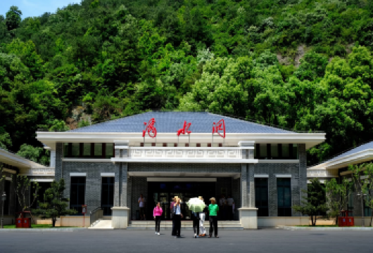 选头等舱更舒适·一价全含|毛泽东故居+滴水洞+刘少奇故里【1价全含·不购物·0推销；长沙二环内免费上门接；口碑导游·全程讲解；口碑榜单餐厅。】