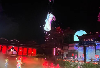 宜昌夜游车溪拼团游【含梦回车溪演出票+往返接送车费 】【1.《梦回车溪》以车溪山水和土家集市为全景舞台，用高科技的支持表现了浪漫唯美的传奇爱情。】