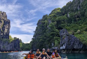 爱妮岛之旅：标志性泻湖和岛屿度假【探索米尼洛岛的泻湖：在清澈的海水中游泳和浮潜，同时探索三个令人惊叹的泻湖。 在清水岛放松身心：在洁白的沙滩上放松身心，享受宁静的岛屿氛围。 体验雄伟的大泻湖：在大泻湖之旅中乘船游览，惊叹于高耸的石灰岩悬崖。】