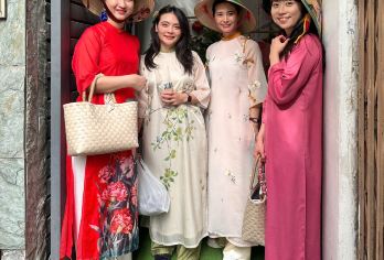 西贡奥黛城市之旅 - 英文/中文/日文/韩文导游陪同的团体游【快速捕捉胡志明市亮点 穿上越南籍传统服饰奥黛 游览胡志明市所有上镜景点，例如粉红教堂、西贡邮局、西贡圣母院、步行街……】