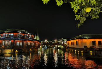 嘉兴乌镇 中文|英文专业导游 |  陪玩 | 包车定制游F【全程中文/英文/俄语/小语种服务，沟通无障碍，景点可调】