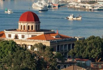 鼓浪屿船票+服饰簪花+导游讲解+旅游巴士接站【集合点会合】【轻松便捷玩转鼓浪屿万国建筑，打卡最美转角，感受鼓浪屿人文风光】