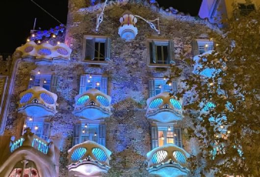 西班牙巴塞罗那市区网红景点打卡-高迪三件套-可包车-精选【专属客服和本地中文司机，一家一团包车】