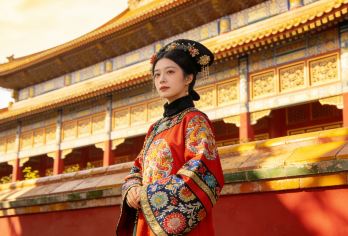 北京故宫+颐和园一日游【接驳车+大门票+导游讲解】【[缤纷景点]走进巍峨宏伟的紫禁城，漫步人间仙境的皇家园林，一睹中华瑰宝的真容】