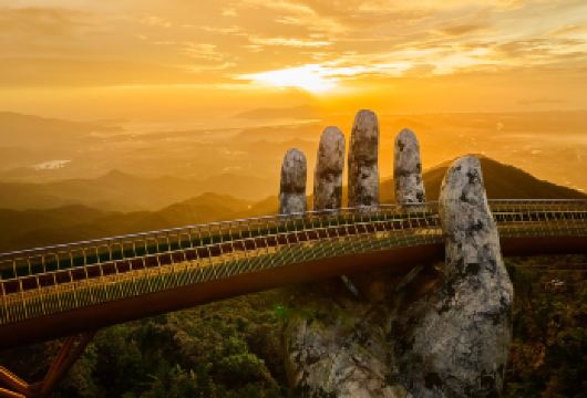 巴拿山一日游（岘港/会安出发）｜门票＋私人接送｜无导游自由行【无导游陪同，自由行＋提前预订门票，灵活畅游巴拿山，打卡黄金桥、法国村和幻想公园。】