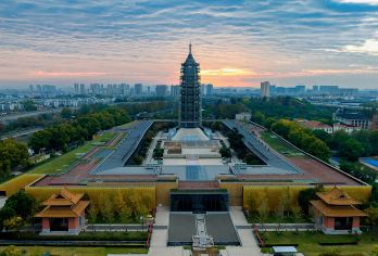 报恩寺+牛首山+金陵小城一日跟团游【报恩寺+牛首山+金陵小城】