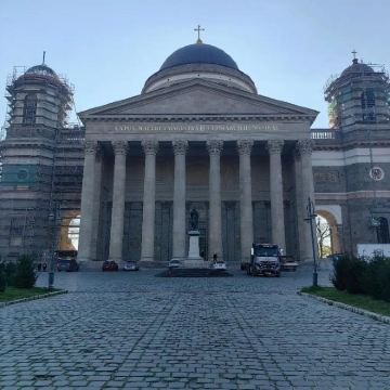 匈牙利布达佩斯往返丨多瑙河湾三小镇+埃斯泰尔戈姆一日游