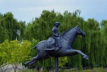 城墙+西安博物院（含入园+讲解耳麦）+千古情或驼铃传奇演出【[古都遗韵，视听盛宴]骑城墙、探西博宝藏，和孩子一起触摸历史，玩转古今！】