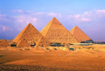 埃及金字塔+狮身人面像【可选中文导游+门票+专车接送】一日游【[一键打卡]埃及金字塔，古老而神秘，矗立在沙漠之中，仿佛是历经千年的历史长卷，诉说昔日的辉煌与沧桑。】