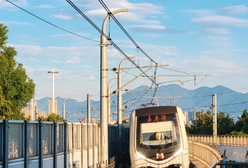 厦门曾厝垵+海上小火车+集美学村一日游【接送+午餐+讲解】【[服务保障]本地旅行社，自有车队，天天发团，全程贴心服务，纯玩无强制消费！】