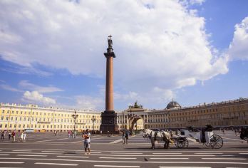 俄罗斯：王宫广场+冬宫+俄罗斯博物馆+圣以撒大教堂涅+涅瓦河【[24小时浓缩俄罗斯]擦拭青铜骑士的历史铜锈，扫描冬宫的文明切片（行程可调）】