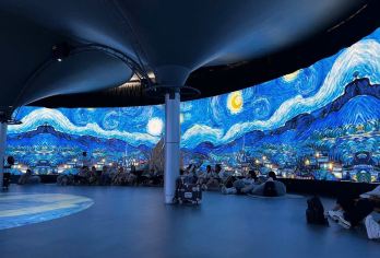 胡志明市咖啡馆探店之旅 - 团队游【探索胡志明市的一些独特景点，从充满活力的谭定教堂到 Cong Cafe 和 Oasis Coffee 的当地咖啡文化。 旅程的最后一站，是宁静祥和的永严寺。 或者，您可以选择体验引人入胜的梵高与莫奈艺术灯光秀，开启一段互动式的永恒杰作之旅，为您的旅程画上圆满的句号。】