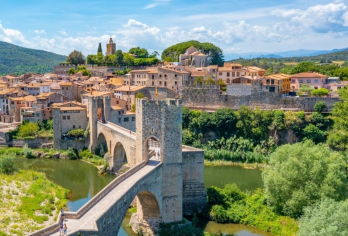 西班牙北部高颜值村庄 卢佩特+贝萨卢一日游【巴塞罗那往返】【隐藏在深山中的石头小镇[卢佩特]有一种超越时空的宁静和质朴，是一个真实的世外桃源。】