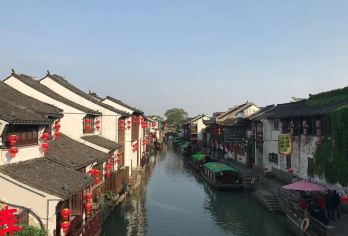 从上海出发：苏州古城+拙政园+平江路+寒山寺+七里山塘一日游【核心景点覆盖：拙政园-园林艺术大成；平江路-活态水乡画卷；寒山寺-诗意禅宗圣地；山塘街-千年水街烟火】