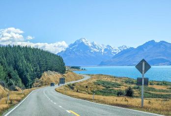 新西兰南岛格林诺奇半日游【皇后镇往返丨小团体验】【特色小团体验：告别大团嘈杂等待，赏景拍照有空间，导游兼顾需求，互动更深入】