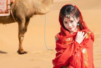 【假期特惠】库尔勒塔克拉玛干沙漠+罗布人村寨+塔里木河一日游【各大节假日5月1日10月1日市区免费接送。库尔勒市区火车站，开发区大门接送。】