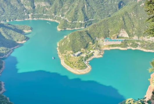 河南宝泉旅游区一日游【景区自由行｜郑州出发新乡宝泉一日游】【[安心出行]近年内空调大巴 ，一人一座 ，多年驾龄老司机为您安全保驾护航！】