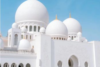 迪拜亚斯岛+法拉利主题公园+阿布扎比海洋世界+阿提哈德大厦【里有世界上樶快的过山车，还有法拉利豪车展示以及制造过程等互动式体验，是车迷们的专属游乐场】