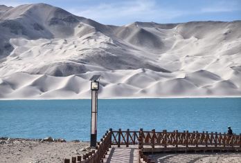 新疆喀什+帕米尔高原+喀拉库勒湖景区+白沙湖一日，包车游【[车型多选]：1-6人独立出行单包车，上门接送，顺路免费统一办理《边境通行证》】