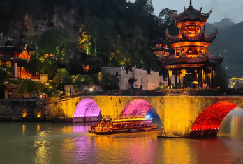 贵州醉美黔东南“通天河”三小时畅快漂流+镇远古城【VIP私人高级定制行程、专属中文司机、舒适包车出行、景点随心调、更多行程定制需求，欢迎咨询！】