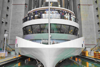 三峡垂直升船机+三峡大坝旅游区独立私家团包车一日活动小团【根据游客人数安排相应车型，2-4人安排5座车。9人以上带导游安排17座车】