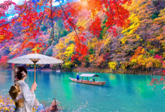 京都渡月桥岚山一日游【小火车,竹林小径,天龙寺】打卡小众景点【岚山之旅适宜悠闲从容，细细品味这如诗如画的美景，在参天的岚山竹林中漫步】