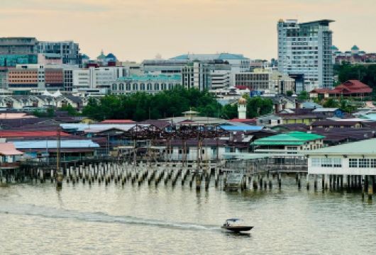 文莱甘榜亚逸水上村-文莱河红树林-努洛伊曼皇宫一日游【探索“东方威尼斯”，感受千年水上社区的生活】