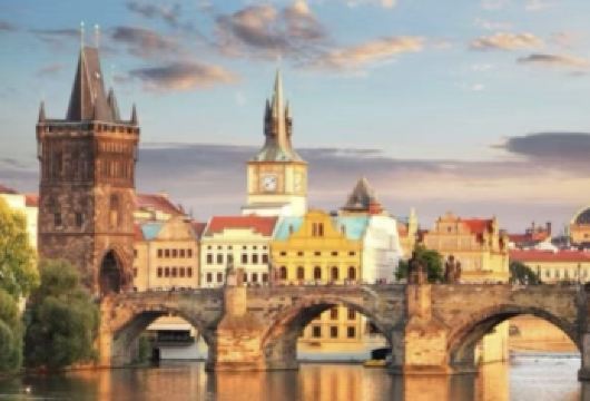 布拉格一日游【查理大桥+博物馆+花园+跳舞的房子+列侬墙】【可以私人定制，多日包车游】