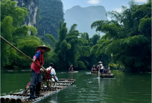 桂林出发-遇龙河+十里画廊一日游（独立成团包车行程可调）【选遇龙河短程竹筏（工农桥万景码头），人工撑筏赏核心风光，耗时少且体验感足，避开长途奔波。】