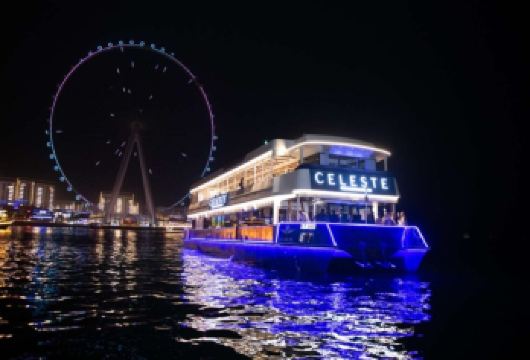 塞莱斯特滨海晚餐游船，含餐饮及现场DJ娱乐【豪华2小时迪拜码头游船之旅，尽览令人叹为观止的天际线美景 由知名酒店餐饮团队精心打造的国际自助晚餐 现场娱乐表演包括转裙舞、达布卡鼓表演、肚皮舞及现场DJ】