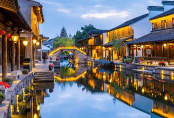 绍兴鲁迅故里景区+沈园+百草园+东湖+兰亭一日游【绍兴参团】【不玩套路，只做真纯玩，24H在线旅行管家，第一时间帮您解决困扰，可定制私家小团，专享贴心司导服务。】