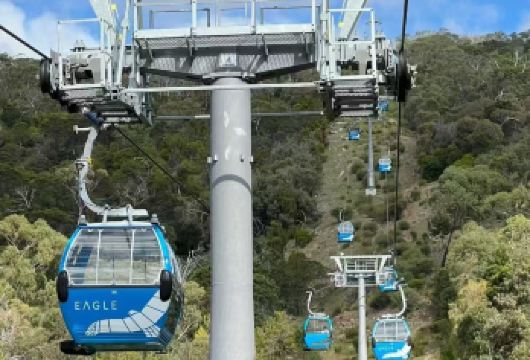 澳大利亚维多利亚墨尔本亚瑟座椅鹰缆车莫宁顿半岛温泉一日游【亚瑟王座缆车:空中徜徉，俯瞰墨尔本CBD迷人景色】