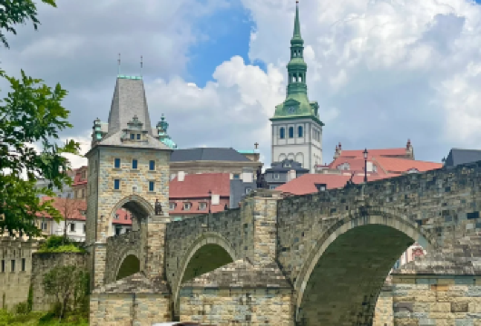 【上门接送】东莞可园+下坝坊+威远炮台+松山湖公园1天游【私家旅行：一单一团，不拼客，专属旅行 品质服务：5座/7座车上门接送，专职司机护航】