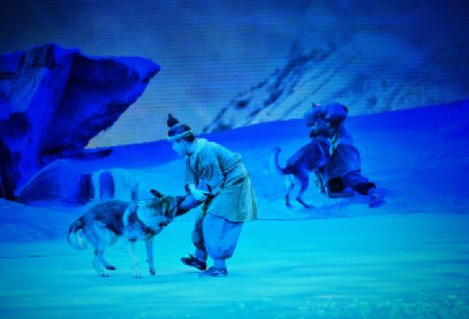 西安驼铃传奇秀+特色美食+夜游大唐芙蓉园+大唐不夜城【必看演出《驼铃传奇》秀，带你穿越千年前的丝绸之路，亲历骆队西行的惊险。狼群、瀑布、佛像等实景视听体验】