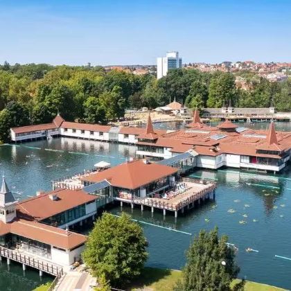 「一湖揽尽匈牙利」巴拉顿湖：在蓝镜湖畔的治愈一日