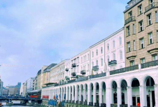 德国汉堡市区-少女堤-圣米迦勒教堂等网红景点打卡-包车-精选【专属客服和本地中文司机，一家一团包车】