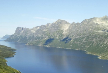 挪威特罗姆瑟-芬斯内斯+塞尼亚岛一日游【包车-跟团询客服】【中文专车出行，景点灵活调整，打卡经典，游玩自己定义，无需等待，专属贴心服务，尽享惬意旅程】