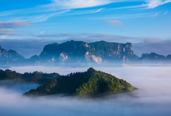 长沙+张家界天门山国家森林公园+玻璃栈道+天门洞一日游【[优享专线]长沙往返，严谨规划，轻松出行，张家界景区深度游玩，一天时间也能玩出长假感受；】
