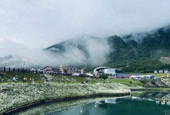 成都西岭雪山+花水湾温泉+安仁古镇：雪山避暑，泡温泉C【[暖心服务]独立包车，省心出行，中文司机，行程可调】