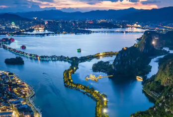 【私家团+不含门票】肇庆七星岩风景区+鼎湖山+古城墙一天游【私家旅行：一单一团，不拼客，专属旅行 品质服务：5座/7座车上门接送，专职司机护航】