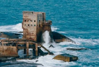 汕尾包车4小时半日游｜打卡红海湾+玻璃海风车岛+海上古堡【[接送范围]汕尾城区/汕尾站均可上门接送，超出区域需加收费用，可咨询在线客服】