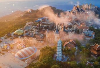 巴拿山和金桥私人全日导览游 - 从岘港市出发【参观由巨手托起的标志性金桥，欣赏令人叹为观止的山景。 乘坐世界纪录的巴拿缆车，探索法国村、花园和灵应寺等顶级景点。 享受灵活的包团，个性化服务，使用您语言的导游，顺畅的交通，以及充足的时间自行探索巴拿山】