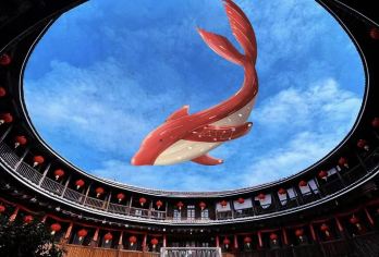 福建土楼王景区+福建土楼(南靖)景区+云水谣景区一日游【[深度文化讲解]配备持证国导讲解，他们不仅熟悉土楼的地理和历史文化，还能为您提供深入的讲】