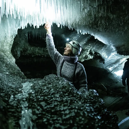 挪威朗伊尔城：徒步冰洞探险之旅