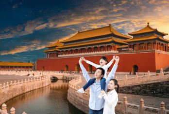 中国北京故宫博物院一日游【精品深度游】入内+深度游3小时！】【古称紫禁城，明清两代的皇家宫殿。踏入这片古老的建筑群，仿佛穿越了时空的隧道，回到了那个繁华的朝代.】