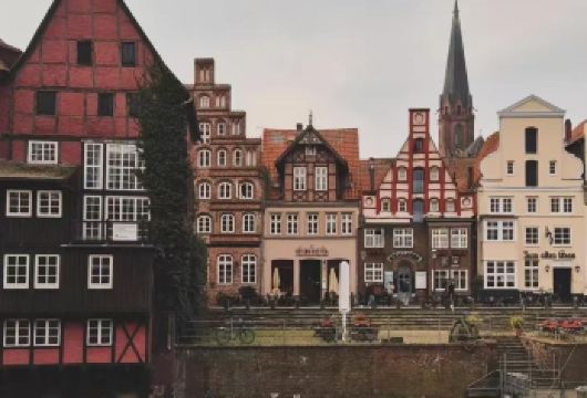 德国吕内堡一日游---漫游童话小镇【中世纪童话小镇+北欧石楠花海 盐矿历史+哥特教堂 包车自由行，全程舒适不赶路】