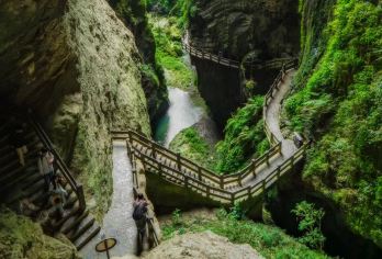 【纯玩8人团+航空车】武隆天生三桥+龙水峡地缝乌江画廊一日游【[自营发团]专线+直发！中间无任何差价！航空车！单车位148！含门票388！公司承诺贵了全额退！！】